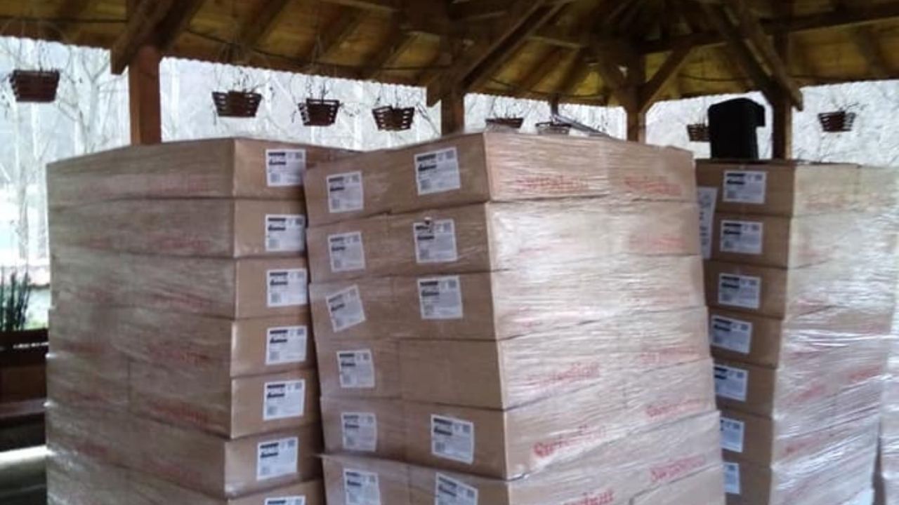 Monasi podelili blizu 2.400 paketića u domovima za decu ometenu u razvoju 1