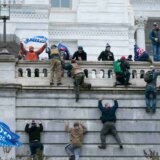 Tri godine od napada Trampovih pristalica na Kapitol hil: Šta Amerikanci zaista misle o 6. januaru? 3
