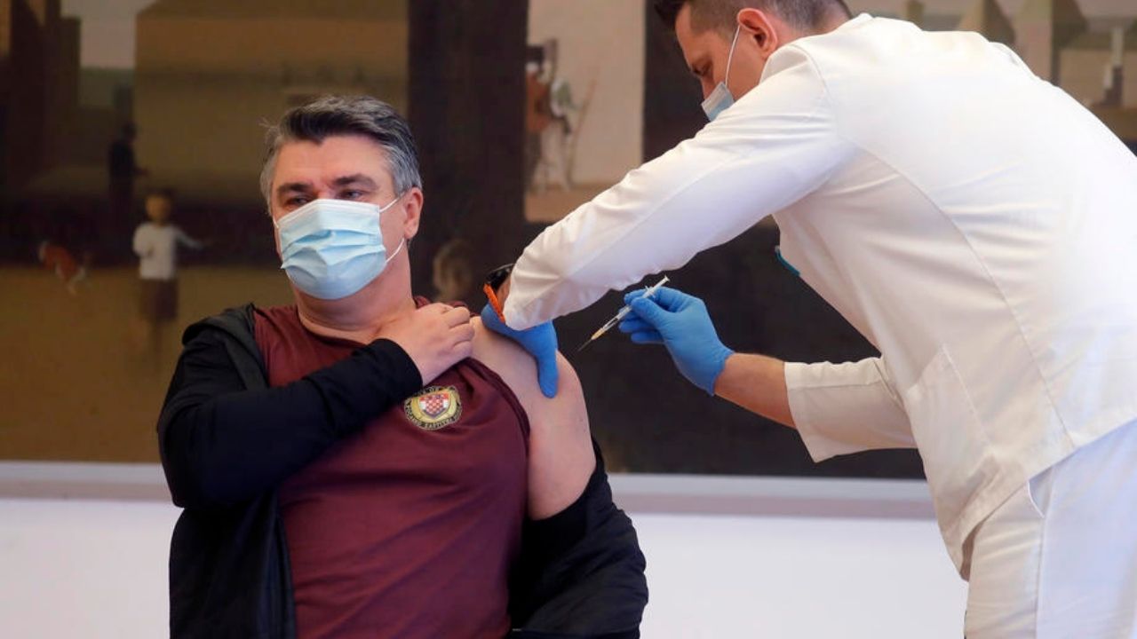 Predsednik Hrvatske i ministri javno se vakcinisali protiv korona virusa 1
