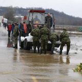 Vojska pomaže stanovništvu u poplavljenim opštinama 15