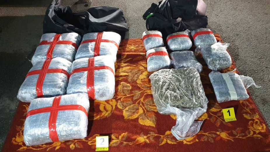 Uhapšena dvojica kod kojih je nađeno 18 paketa marihuane 1
