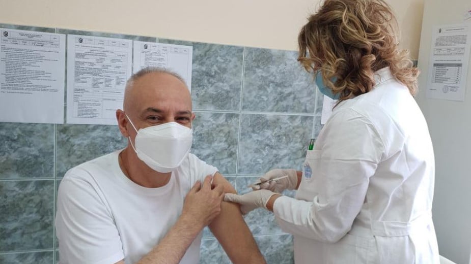 Radojičić primio prvu dozu vakcine protiv Кovid-19 1
