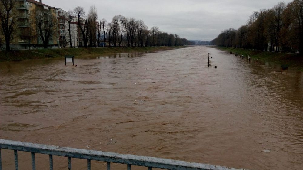 MUP evakuisao 85 osoba iz poplavljenih objekata (FOTO) 7
