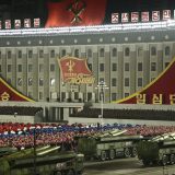 Vojna parada za kraj kongresa Radničke partije Severne Koreje (FOTO) 12