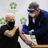 Bajden primio drugu dozu vakcine protiv korona virusa 2