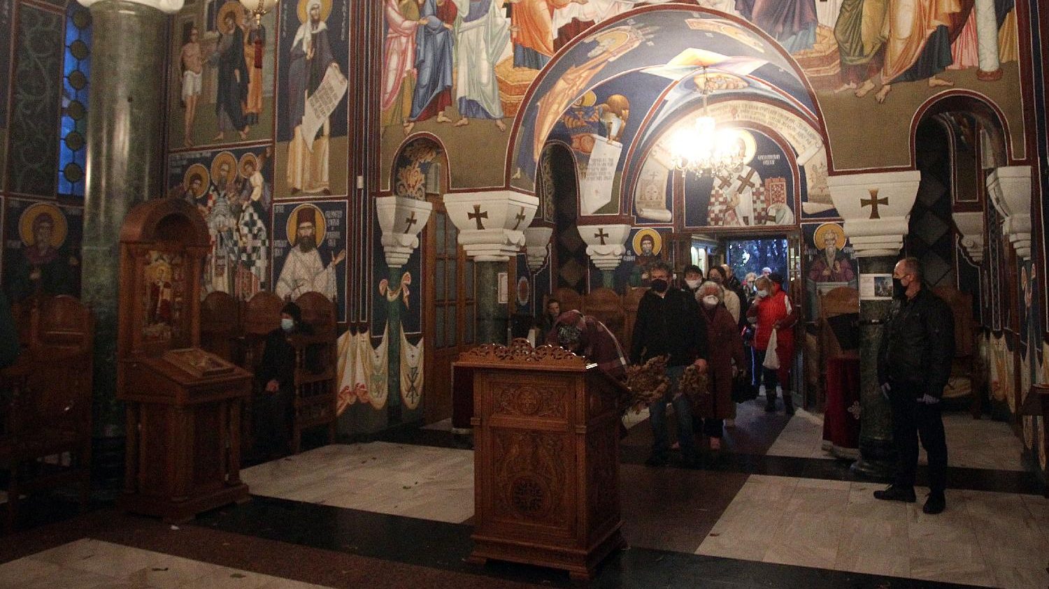 Božićna poslanica SPC: Pridržavajte se mera protiv korone, tako poštujete svetinju života 1