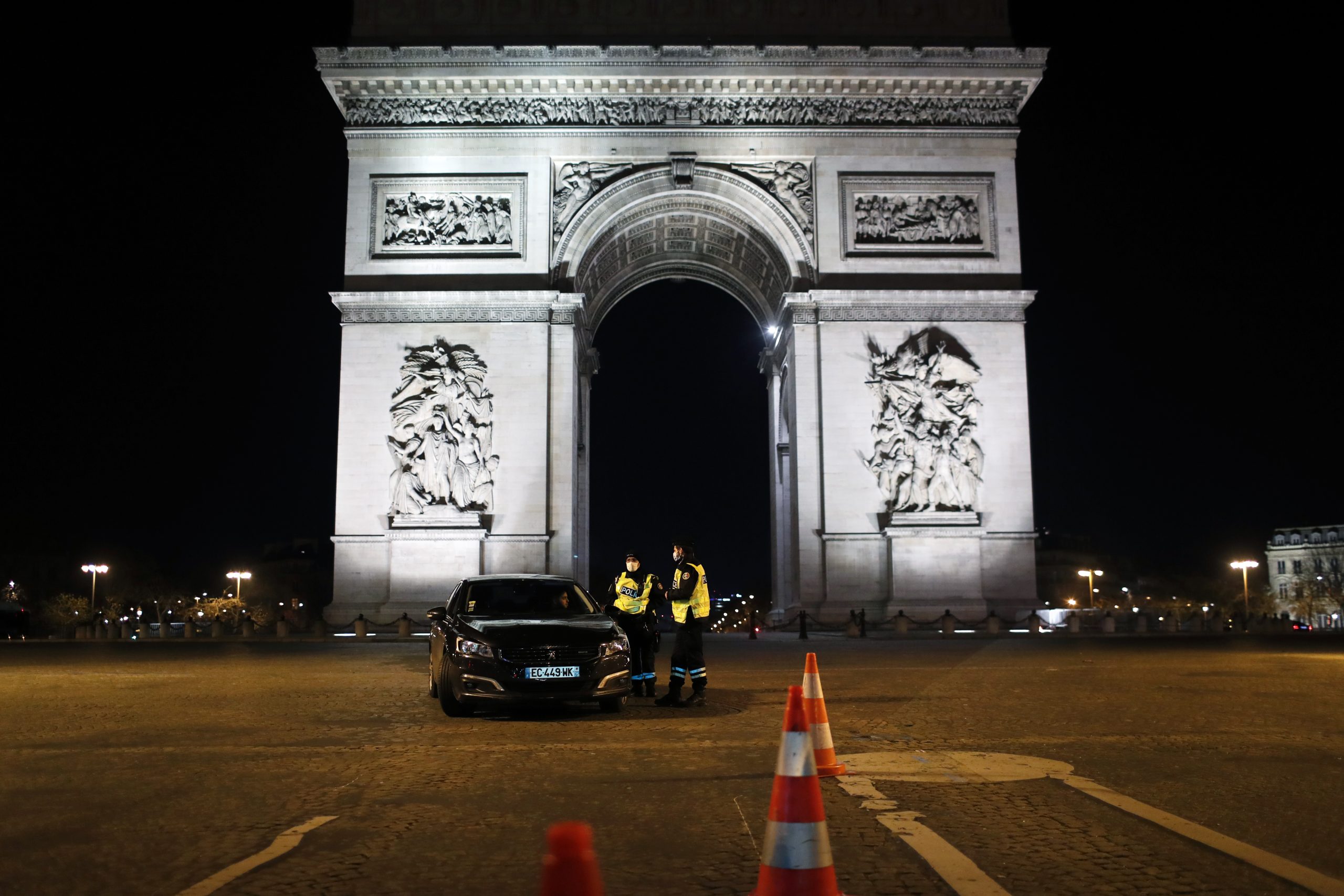 Počinje pooštren policijski čas za šest miliona Francuza 1