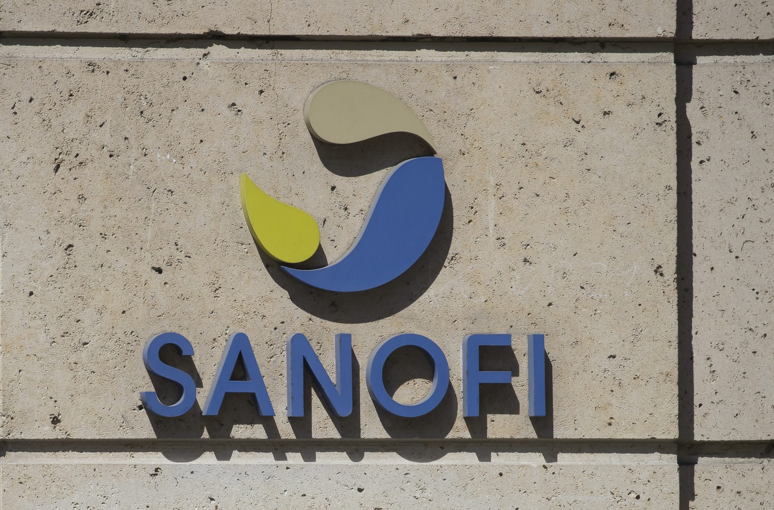 Sanofi će proizvoditi deo vakcina kompanija Fajzer i Biontek 1