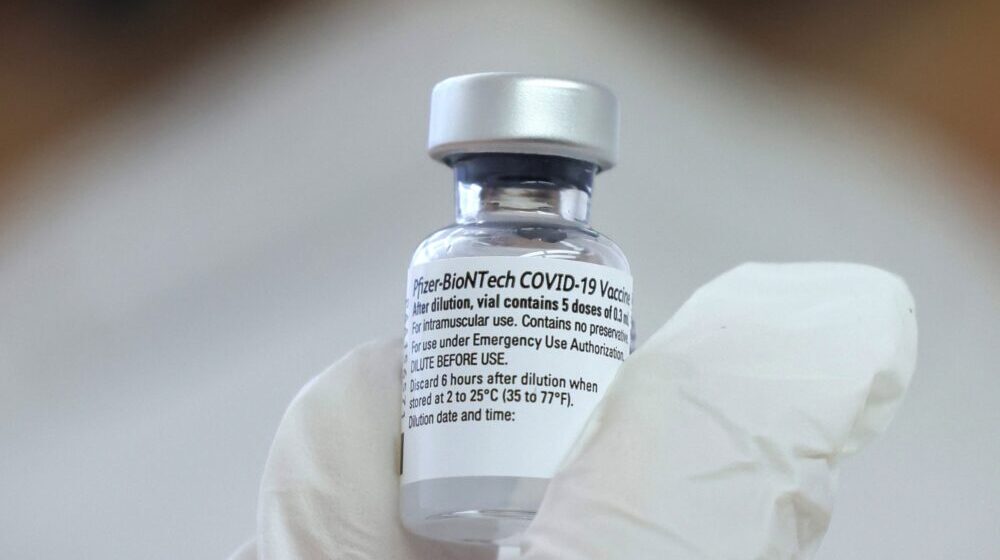 Poljska donira Kosovu 100.000 Fajzerovih vakcina protiv korona virusa 1