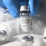 Hongkong privremeno prekinuo vakcinaciju zbog oštećenja na ampulama serije vakcine Fajzer/Biontek 1