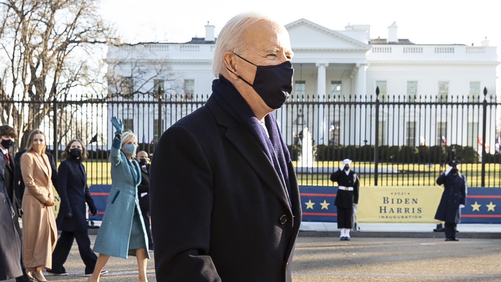 Džozef i Džil Bajden ušli u Belu kuću 1