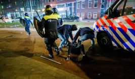 Holandija protesti, neredi, korona virus,Riots in Rotterdam Višednevni neredi u Holandiji usled frustracija i tenzija zbog virusa korona (FOTO) 12