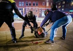 Holandija protesti, neredi, korona virus,Riots in Rotterdam Višednevni neredi u Holandiji usled frustracija i tenzija zbog virusa korona (FOTO) 14