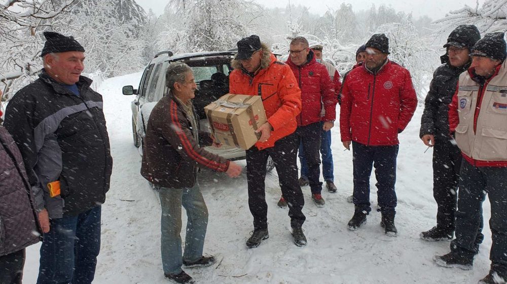 Privredna komora Srbija uručila pomoć ugroženim građanima na jugu Srbije 1