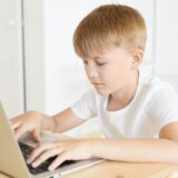 Kako je pandemija promenila digitalni život: Onlajn svet postao opasniji za decu 1