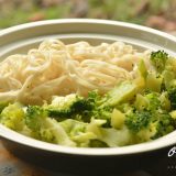 Vege recept: Pirinčani rezanci sa brokolijem 3