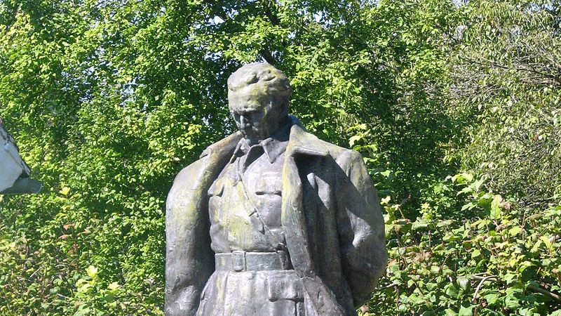 Spomenici i draži mekog totalitarizma 1