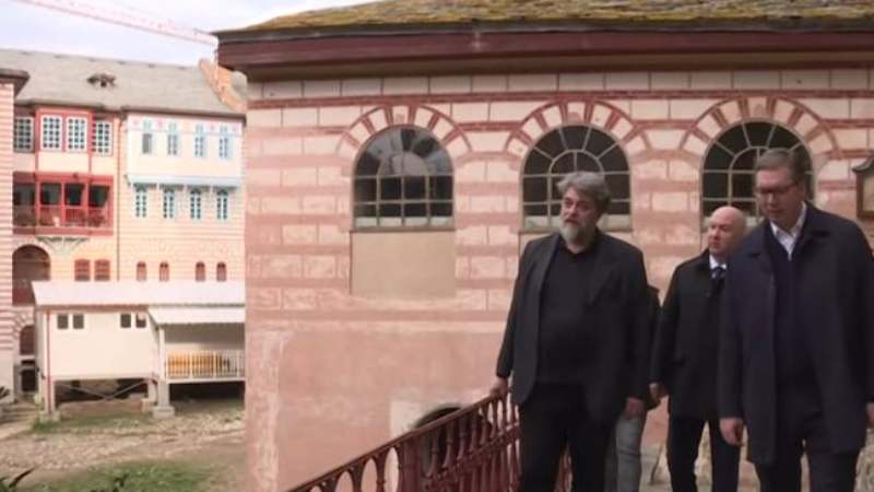 Popović: Vučić obećao monasima da će obnova Hilandara biti završena za dve godine 1