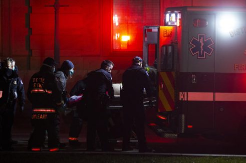 Aftermath of riots in the US Capitol Policija rasterala Trampove pristalice i kompleks Kongresa SAD proglasila bezbednim, jedna osoba preminula (VIDEO, FOTO) 13
