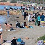 Vruć talas u Grčkoj: 28 stepeni, Grci masovno na plažama (FOTO) 2