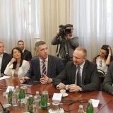 Dijalog o dijalogu svih nije realan 4