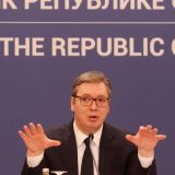 Vučić o opoziciji kao "mafijaškim kelnerima i klovnovima" 9