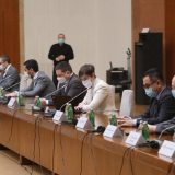 Vlast bi lečila i koronu, samo da ume 7