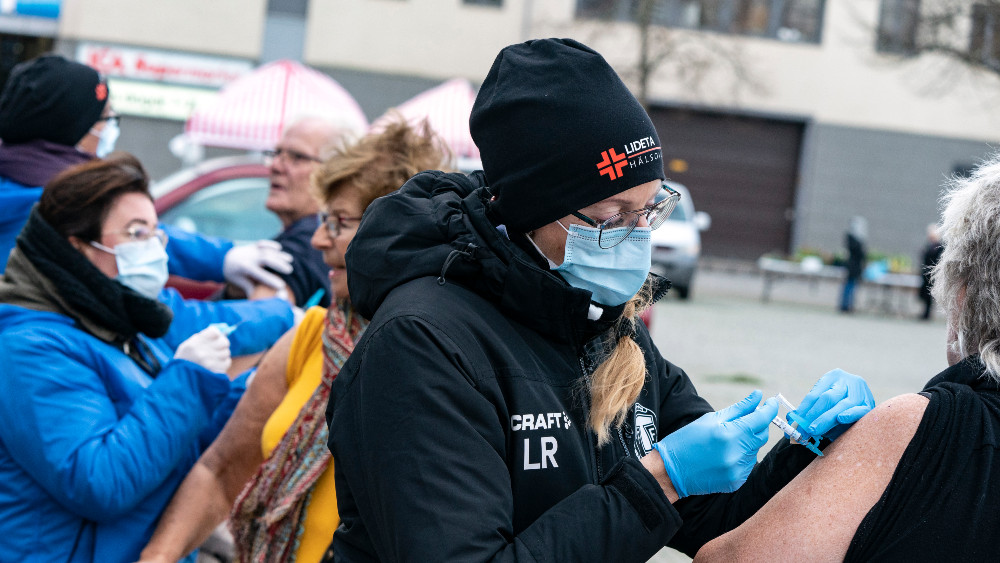 Švedska prinuđena na odlaganje vakcinacije osoba preko 65 godina 1