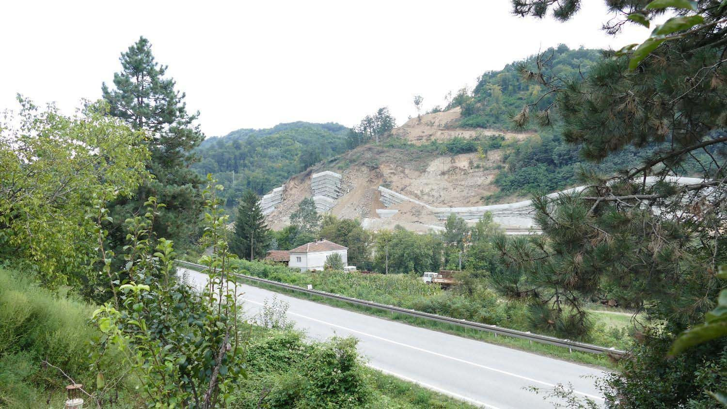 Kroz Grdelicu samo jedna traka auto-puta 1