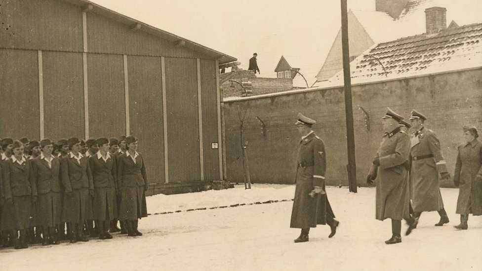 Drugi svetski rat, zločini i nacistički logor Ravenzbrik: Kako su obične žene postale krvnice SS-a 7 Himmler visiting Ravensbrück, Jan 1941