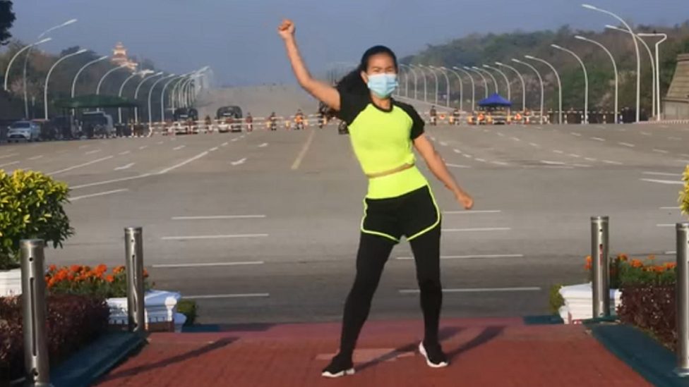 Mjanmar: Malo fitnes, malo vojni udar - priča o video snimku koji je šokirao svet 1 Khing Hnin Wai dancing