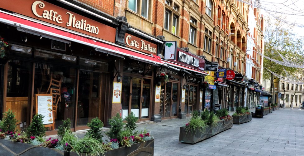 Hrana, kuvanje i televizija: Gordon Remzi o novom kvizu, restoranima i želji „da malo može da diše” 2 Restaurants in London's Leicester Square