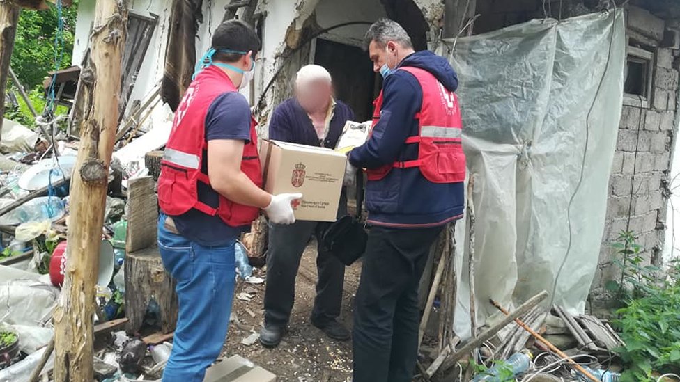 Korona virus i Crveni krst Srbije: Od ratova, preko potraga za nestalima do borbe protiv Kovida-19 1 podela pomoći