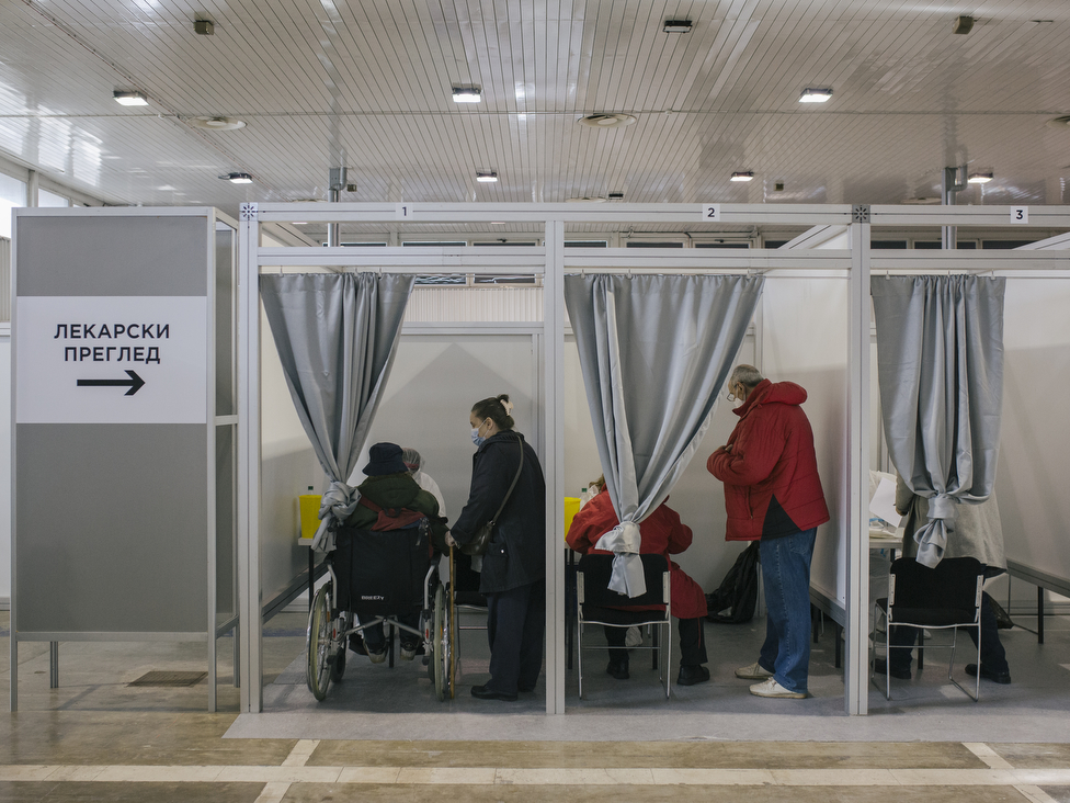 Korona virus: U Srbiju stiglo još 50.000 doza ruske vakcine, lekari SZO govore o saznanjima u Vuhanu 1 Vakcinacija na Beogradskom sajmu