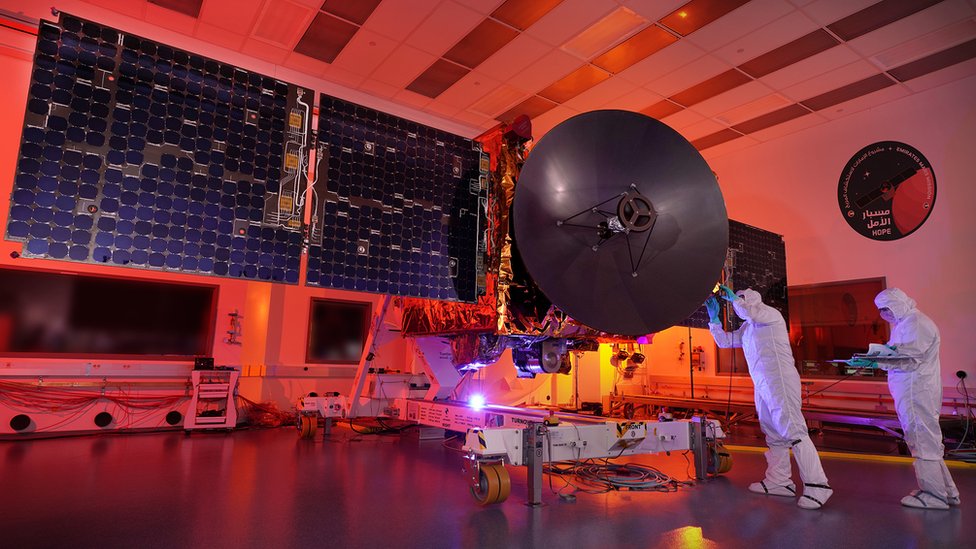 Svemirska istraživanja i Mars: Prve fotografije Crvene planete koje je snimio satelit iz Emirata 5 Hope in the cleanroom