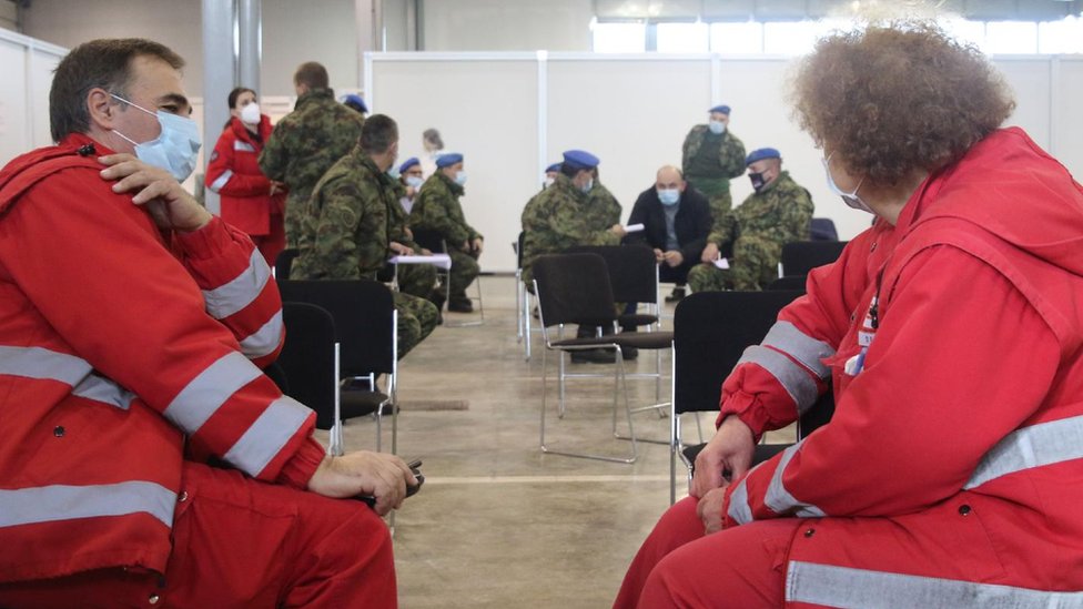 Korona virus: Drugi dan zaredom više od 2.000 novozaraženih u Srbiji, Evropa se bori za vakcine 1 Vakcinacija u Beogradu