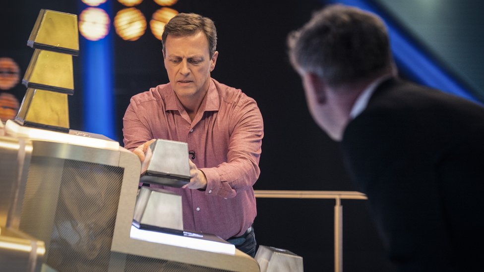 Hrana, kuvanje i televizija: Gordon Remzi o novom kvizu, restoranima i želji „da malo može da diše” 3 A contestant on Gordon Ramsay's Bank Balance