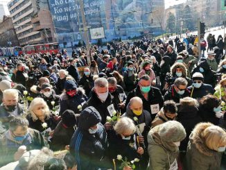 Održan pomen medicinarima preminulim od kovida ispred Vlade Srbije (FOTO, VIDEO) 3