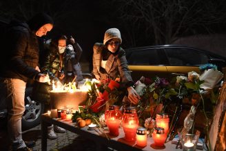 PREMINUO DJORDJE BALASEVIC Novi Sad se oprašta od svog Đoleta u suzama i tišini: Bio je odraz naše duše (FOTO) 7