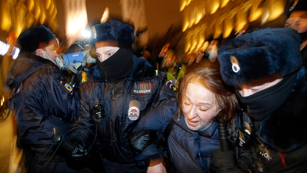 Ruske vlasti šalju patrole među đake 1