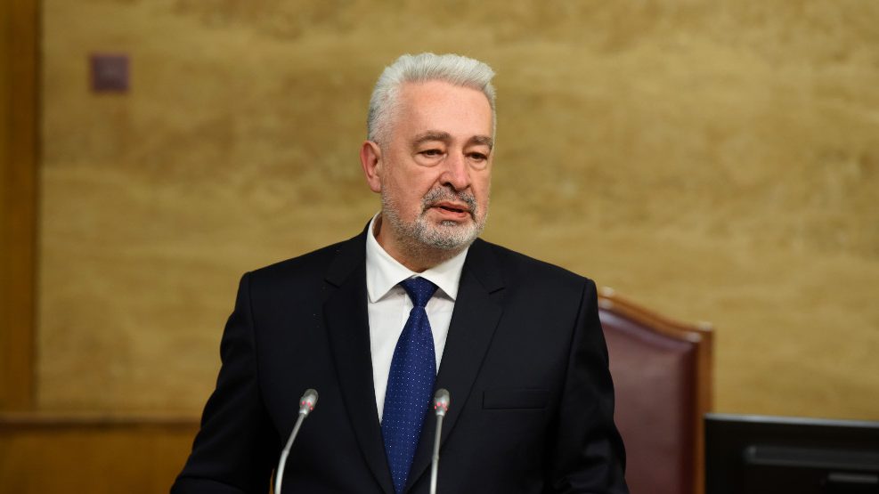 Poslanik DF-a Milan Knežević tvrdi da premijer Crne Gore osniva stranku 1