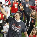 Legendarni kvoterbek Tom Brejdi završio karijeru 9