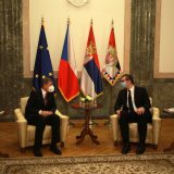 Vučić ponudio Babišu da pokloni Češkoj 100.000 vakcina Fajzer 8