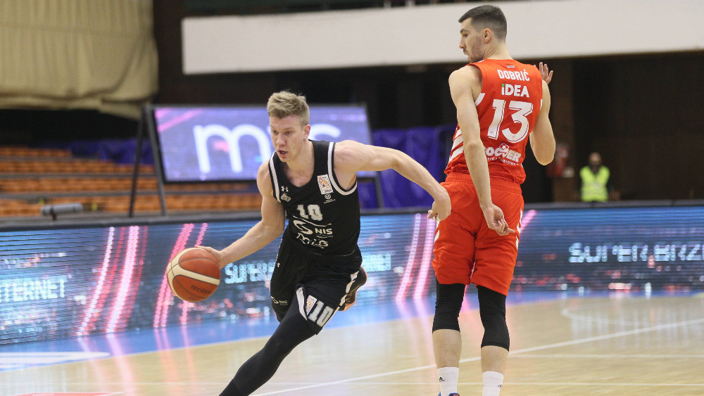 Partizan bacio "beli peškir" 1