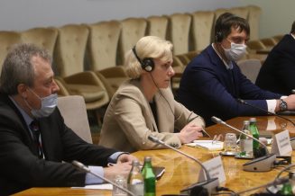 Srbija i Rusija uspostavile zajedničku proizvodnju vakcine "Sputnjik Ve" na teritoriji Srbije Ruski stručnjaci procenili da postoje tehnološki uslovi za proizvodnju Sputnjik V u Srbiji 3