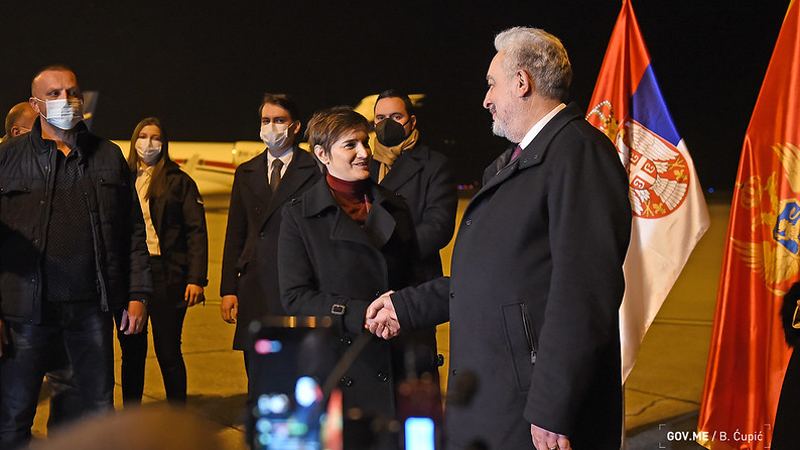 CG: Stiglo 2.000 doza Sputnjik vakcina iz Srbije 1