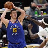 Jokić postigao 35 poena u porazu od Milvokija 15