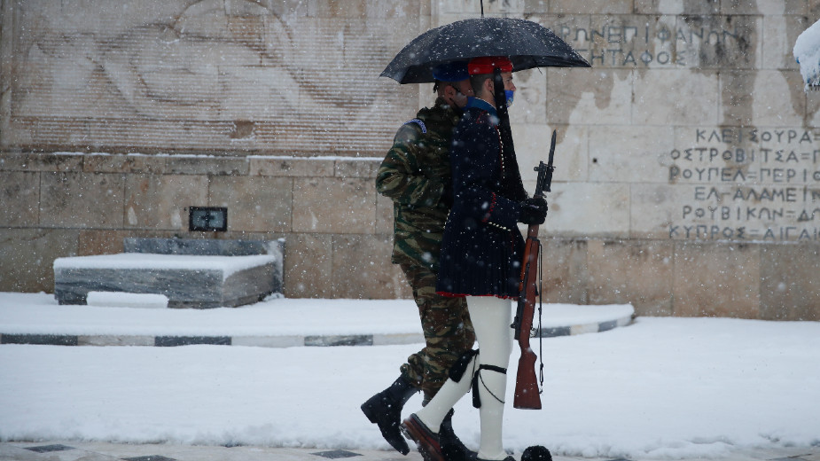 Sneg pokrio Atinu, otkazana vakcinacija (FOTO) 3 Sneg pokrio Atinu, otkazana vakcinacija (FOTO) 3
