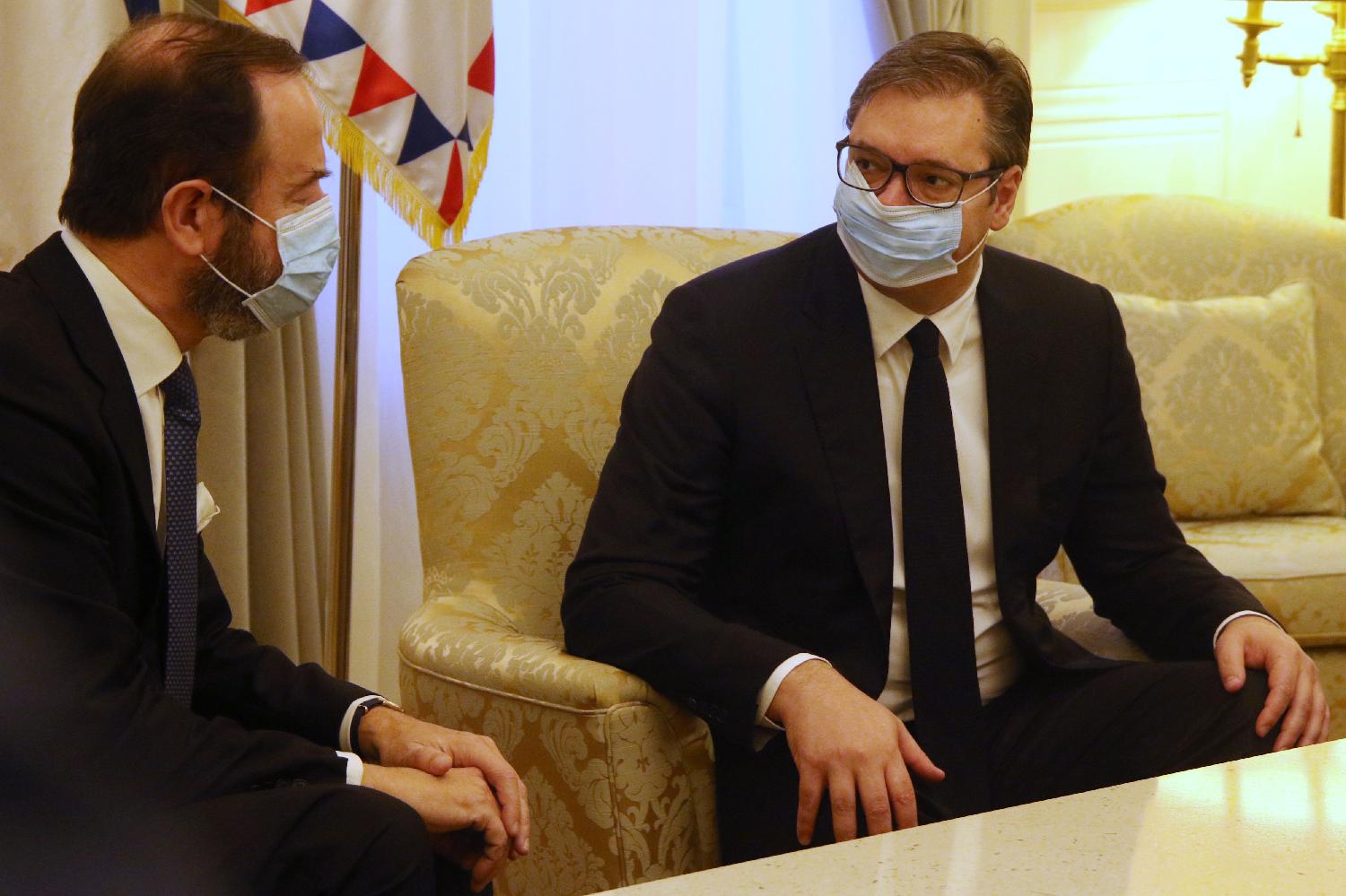 Vučić primio u oproštajnu posetu ambasadora Holandije 2