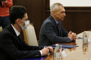 Predsednik Srbije Aleksandar Vučić sastao se sa ambasadorom Rusije Aleksandrom Bocan-Harčenkom Vučić i Bocan-Harčenko: Zajednički projekti se dobro sprovode 4